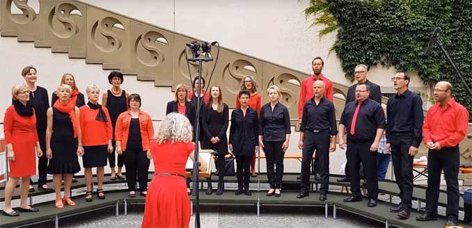Open-Air-Konzert „Schweinfurt singt und klingt“ des Stadtverbandes Musik e.V. Schweinfurt im Rathaus-Innenhof.